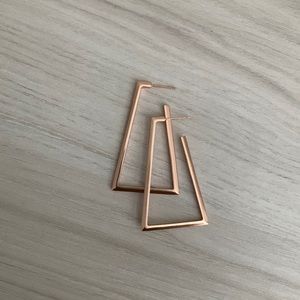 Rose gold Kendra Scott earrings